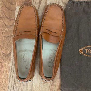 Tod’s•Tan• Leather Driving Loafers, Size 38/ US 8